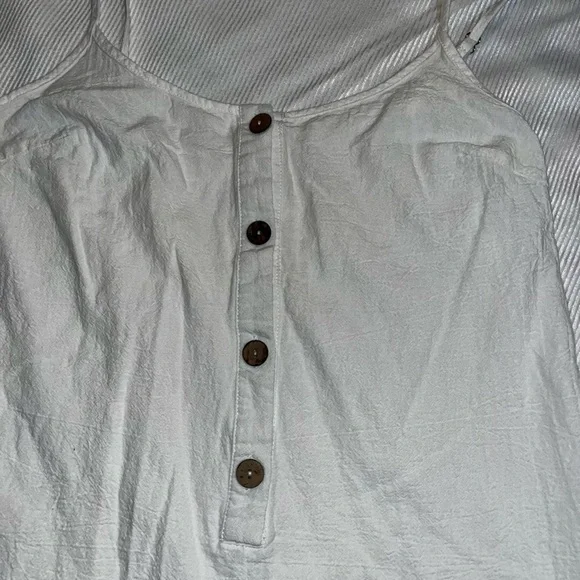 White Button-Front Ruffle leg Romper - Picture 4 of 5